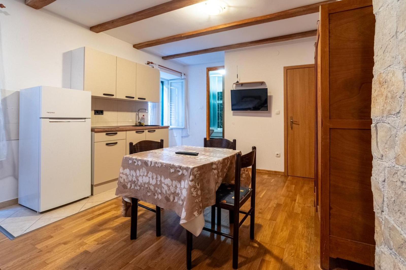 Apartments Loriana ชิเบนิก ภายนอก รูปภาพ