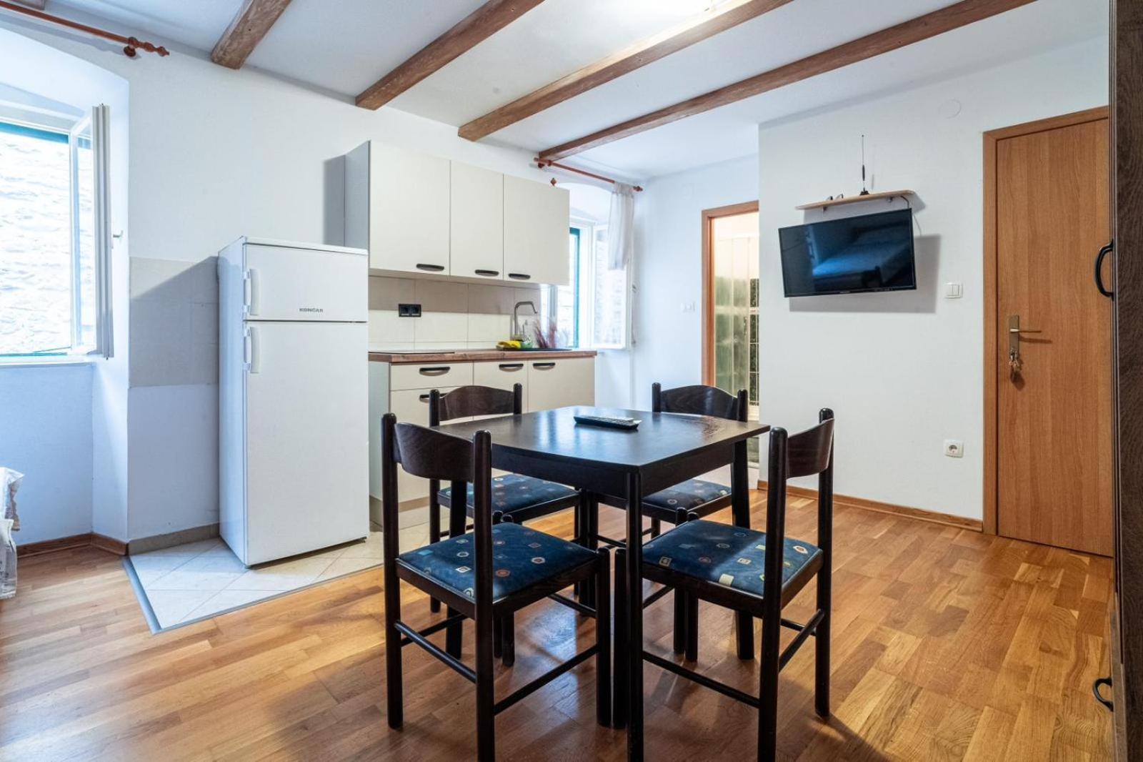 Apartments Loriana ชิเบนิก ภายนอก รูปภาพ